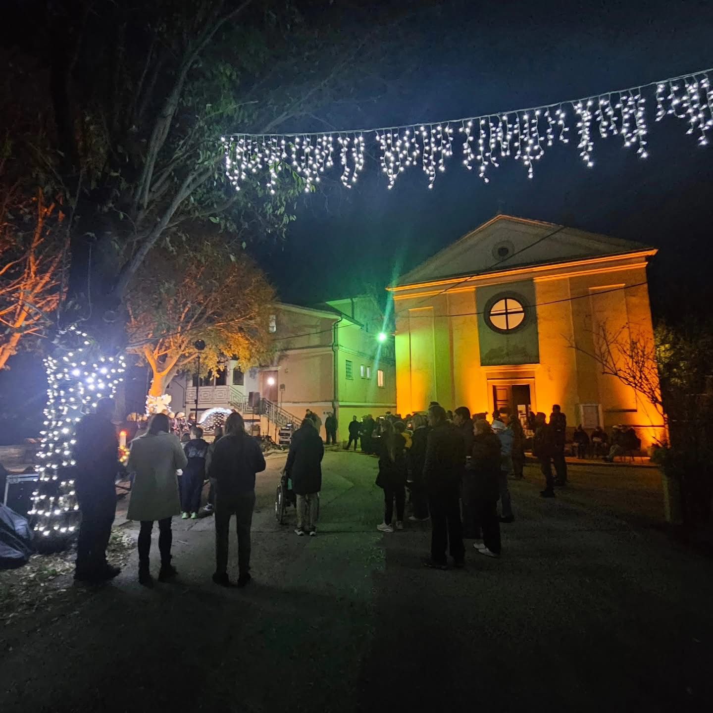 U Nedešćini upaljena prva adventska svijeća